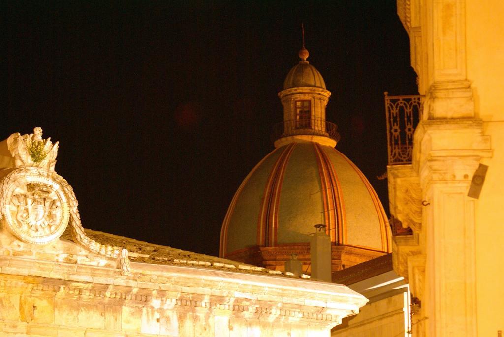 Trio D'Archi - Il Cortiletto Villa Caltagirone Eksteriør bilde